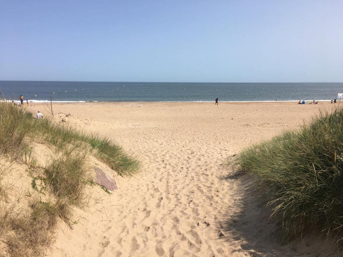 Studio Front De Mer Avec Terrasse Et Acces Direct Plage A Merville-Franceville - Fr-1-487-329 Kültér fotó